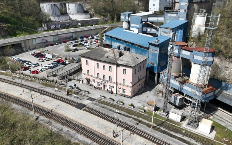 Železniška postaja Trbovlje.jpg