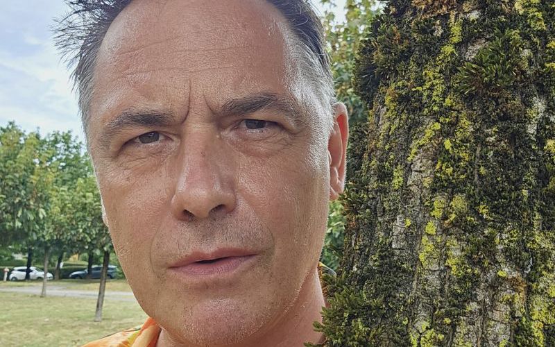 Stanislav Vrbek - Sten se po večletnem ustvarjalnem premoru vrača s skladbo Poletje se je začelo.