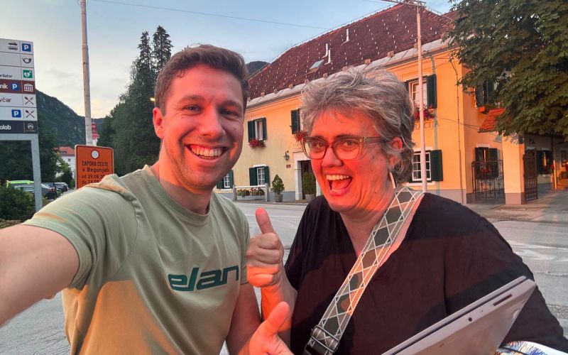 Sašo Avsenik v Sloveniji gosti svojo terapevtko Silvio iz Španije