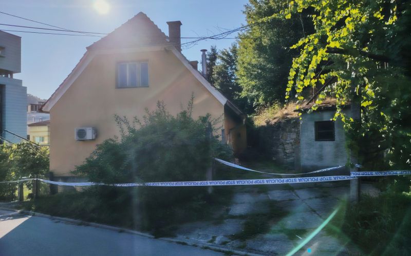lasko, smet, moski, policisti