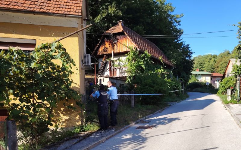 lasko, smet, moski, policisti