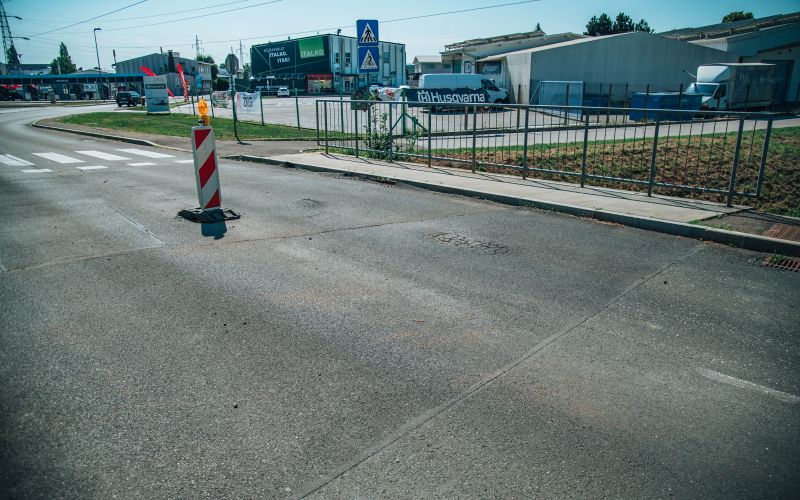 poškodovan-asfalt, poškodovan-most, most-pri-merkurju