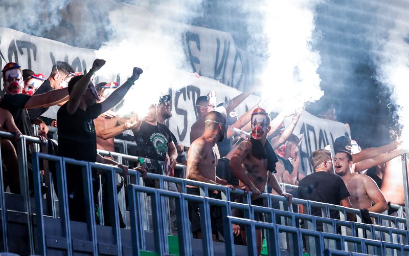 olimpija-aluminij - navijaci - klovni.jpg