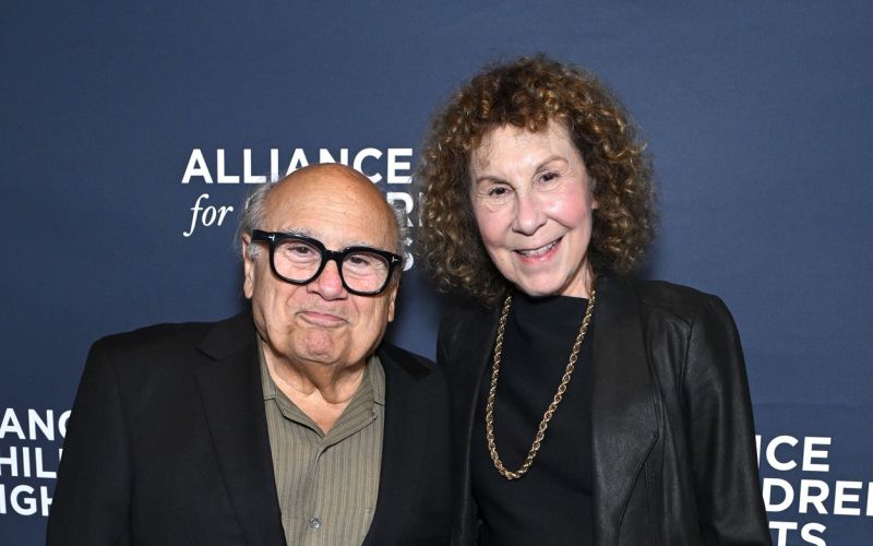 danny-devito-in-rhea-perlman