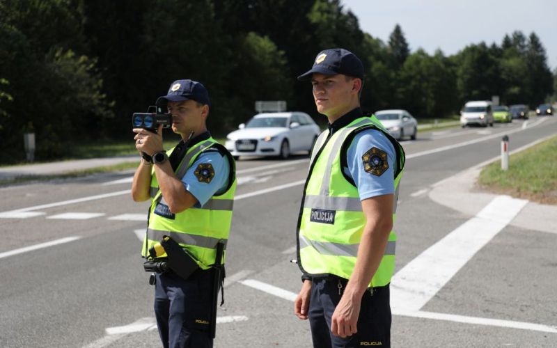 Policista_merita_hitrost_4S7A1259_fotoAndrazSegs.jpg