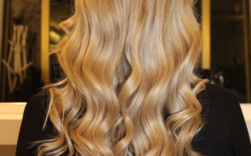 Medeno blond