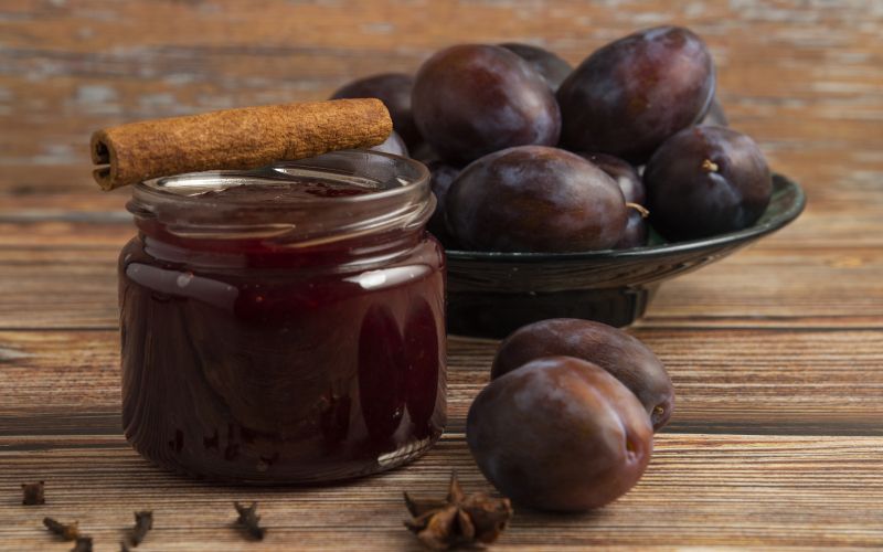 jar-confiture-with-plums-around.jpg