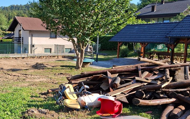 otroško-igrišče-Podkraj.jpg