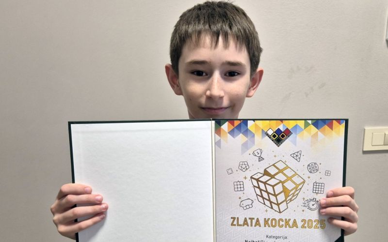 Žan Bobič je lani prejel priznanje Zlata kocka 2025 kot najboljši novinec