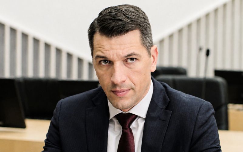 12 besed, 12 reči