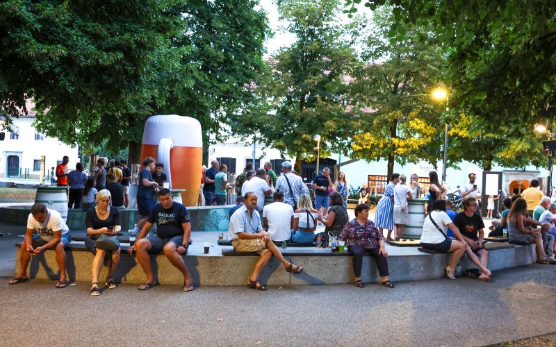 kriglfest, mednarodni-dan-piva, fontani-piv-zeleno-zlato, avtobus-hop-onhop-off