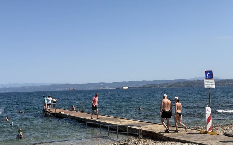 izola, plaze, onesnazenje