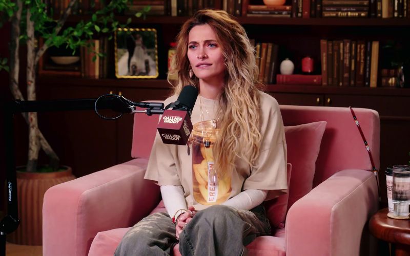Paris Jackson je v podkastu Call Her Daddy brez olepševanja spregovorila o dveh propadlih zarokah, drogah in nenavadnem otroštvu ob slavnem očetu.