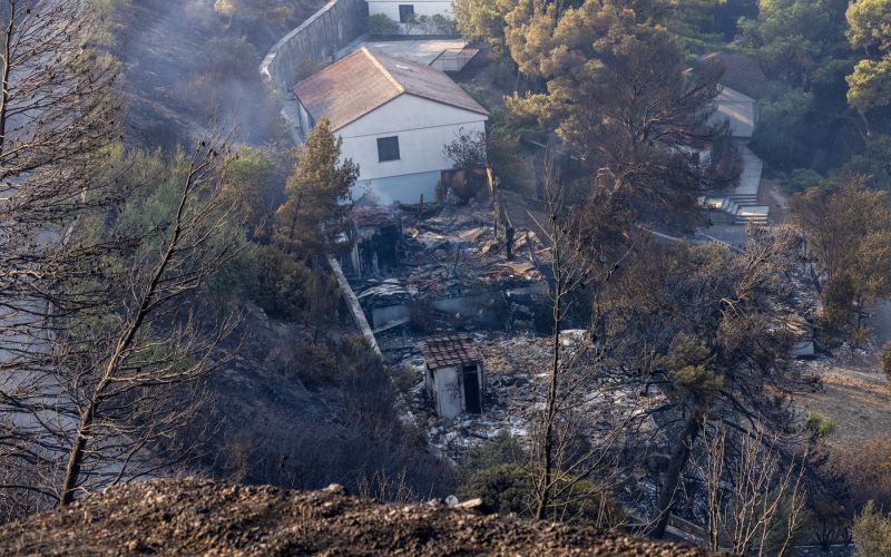 omiš, požar, pogorele hiše.jpg
