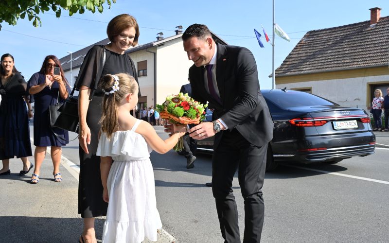 črenšovci, polaganje-venca-pred-spomenikom-jožefa-klekla.