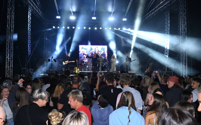 salamenska-noc, neda-ukraden, poskocni-muzikanti