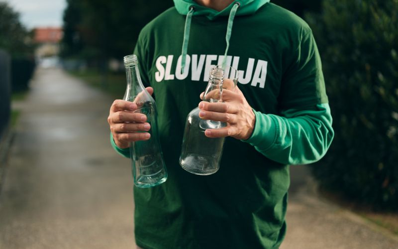 Reciklarna steklenica.jpg