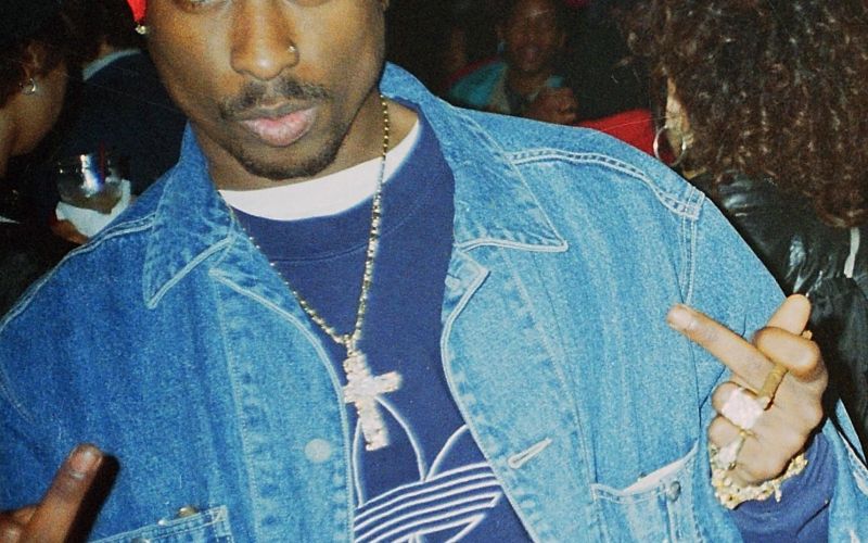 Leta 1993 je bil Tupac star komaj 22 let. Pred njim so bili največji uspehi, filmske vloge in slava, za katero takrat še nihče ni slutil, kako nasilno se bo končala.