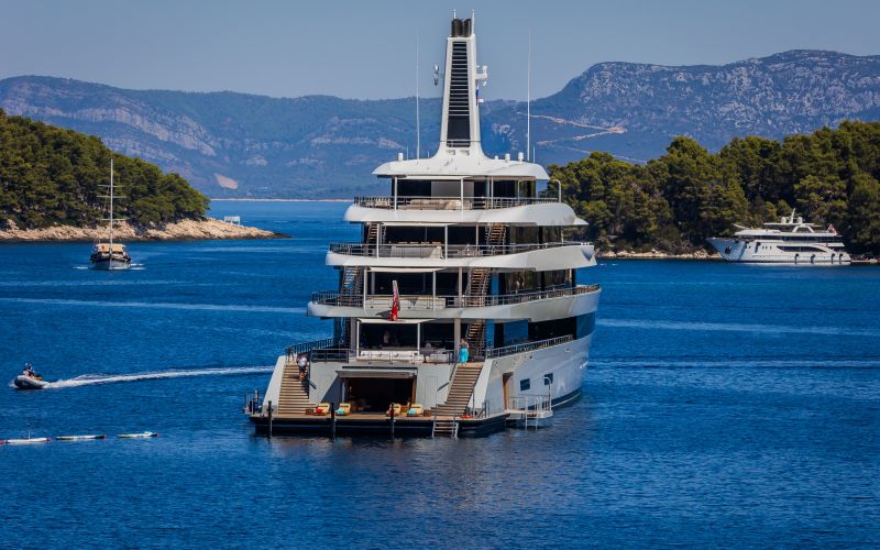 jan-koum, jeff-bezos, mljet