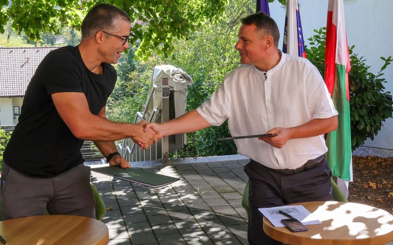 podpis pogodbe 1.jpg