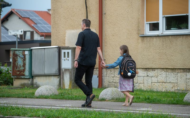 prvi-šolski-dan, prvošolci, otroci, šolarji, šola, učenci, osnovnošolci, prihod