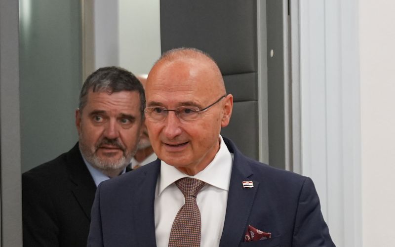 Tone Kajzer, Gordan Grlić Radman
