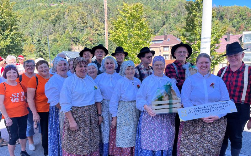 folklorna-skupina-izvir