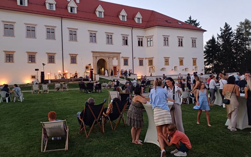 grad negova, penina fejst