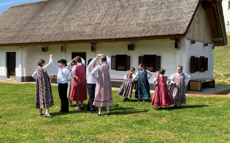 pozdrav-pomladi-park-dediscine-7-folklora.jpg