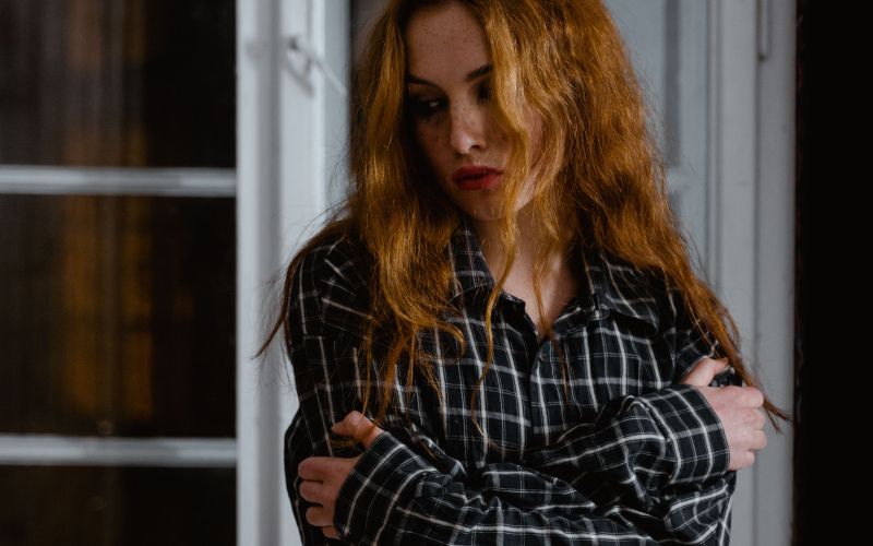 žalostna ženska
