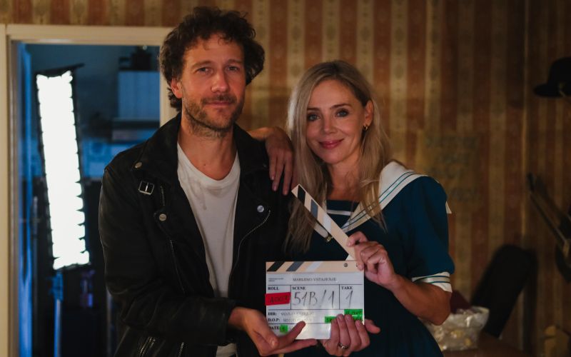 Prva klapa je padla: glavna igralca Klemen Slakonja in Katarina Čas med začetkom snemanja filma Mari