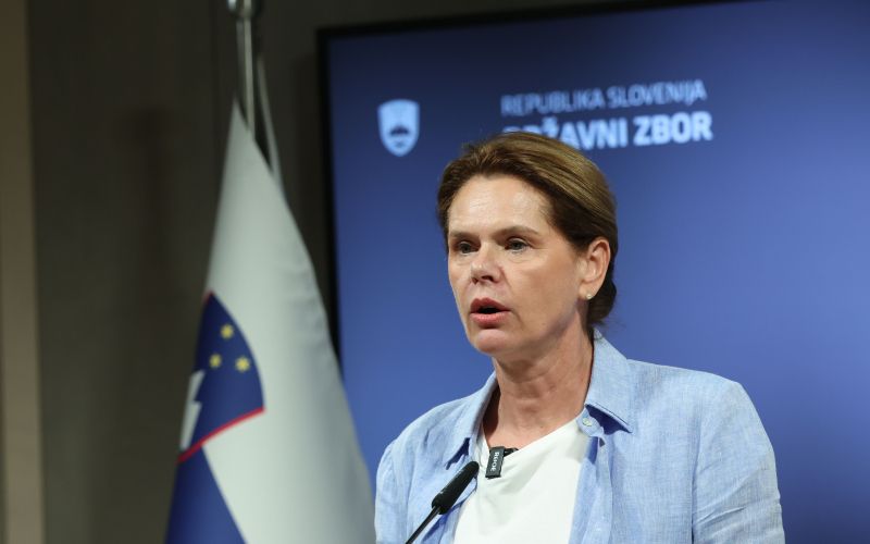 Alenka bratušek