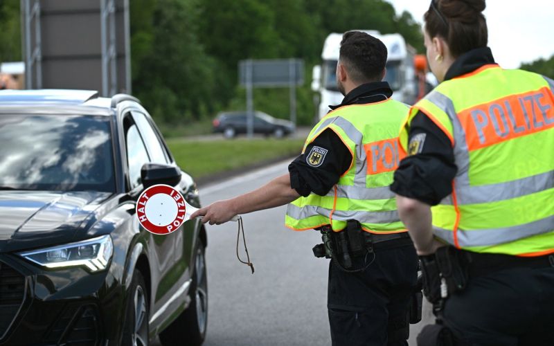 nemški policisti.jpg