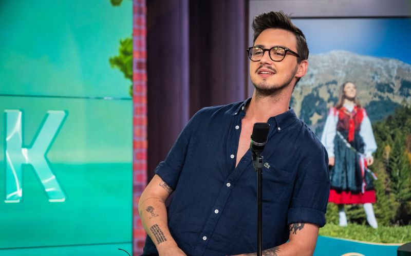 Naš Lovro nasmejal Slovenijo: tako je predelal znane domače uspešnice
