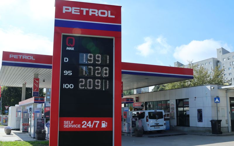 petrol, bencinski servis.jpg