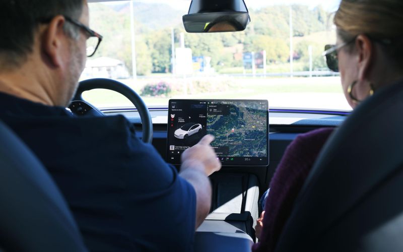 tesla, samodejna-voznja