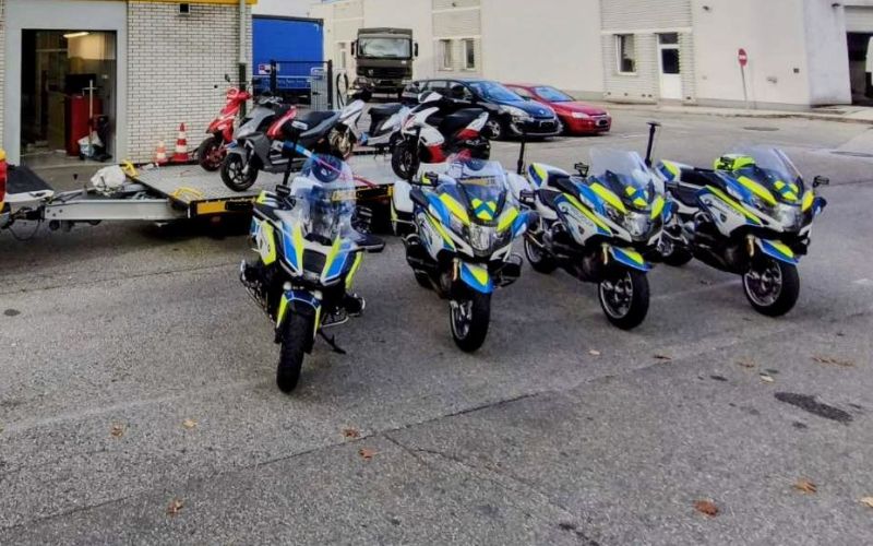 policija motor moped.JPG