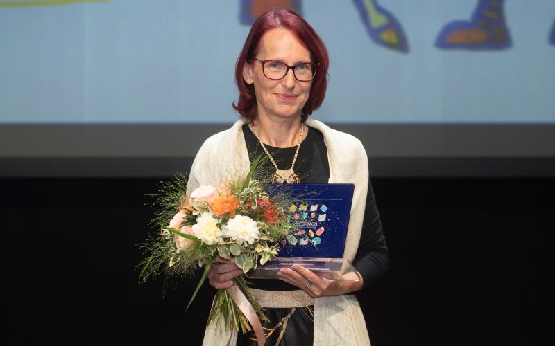 oko-besede, vecernica