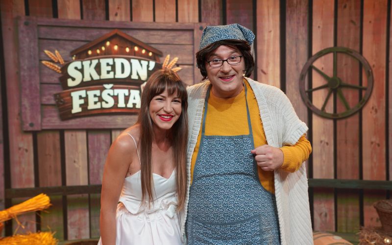 Ponosna Slovenka, gasilka in pevka: Nuša Rojs prihaja k Mami Manki