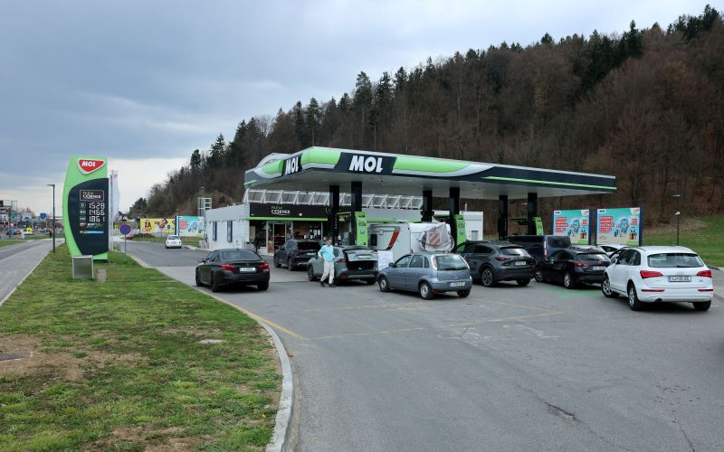 gorivo, črpalka, razlitje, dolivanje