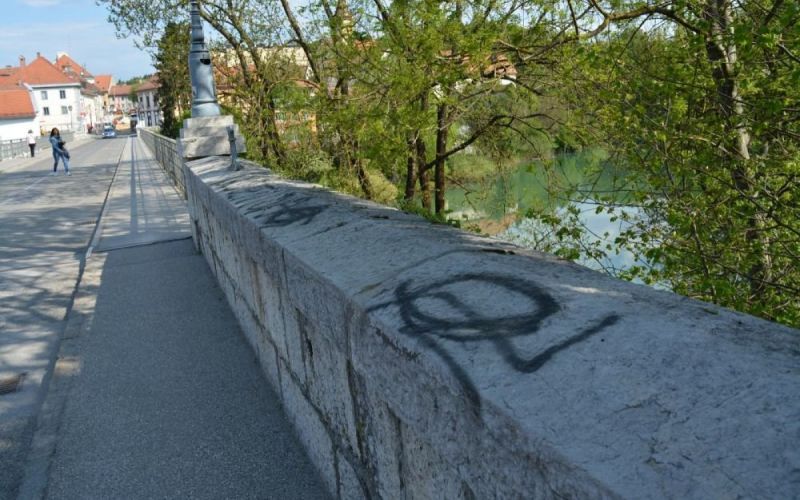 svastika.jpg