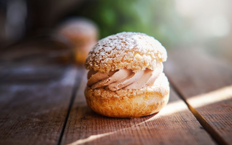 delicious-sandwich-cakes-with-custard-creme-powdered-sugar-wooden-table-closeup-photo-shoot.jpg