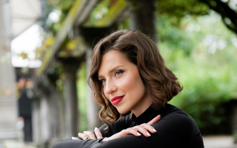 Maja danes veliko bolj kot velike dosežke ceni iskren stik z ljudmi in življenje, v katerem ostaja z