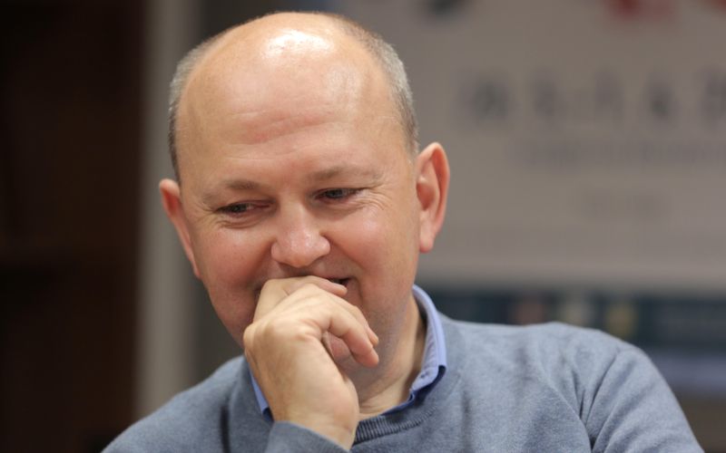 Andrej Ilc, urednik prevodnega leposlovja pri Mladinski knjigi in pobudnik zbirke Živi klasiki, prav