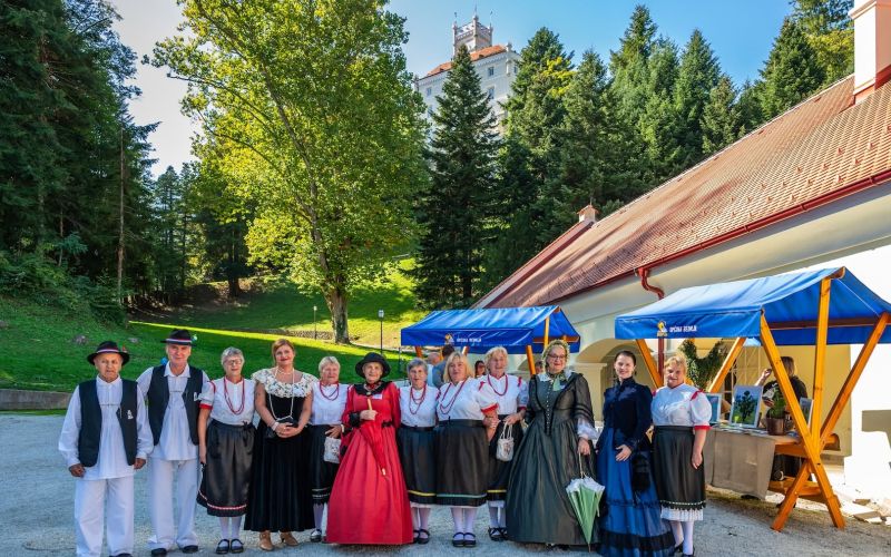 cezmejni-projekt, hosted-by-tradition