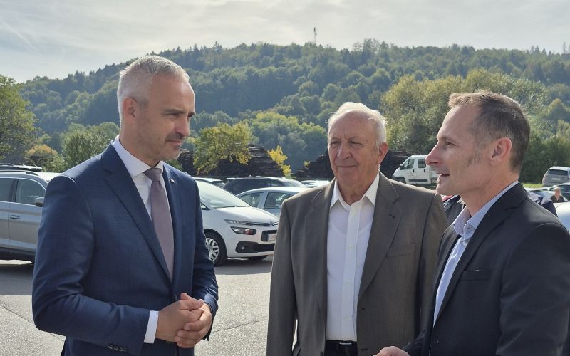 kmetijski-minister-janez-cigler-kralj-ob-obisku-kmetijske-zadruge-trebnje-krka