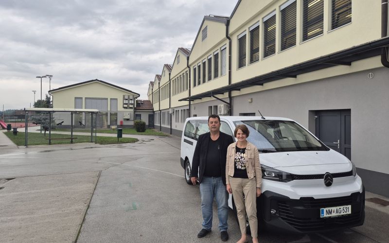 Občina Mokronog-Trebelno je z nakupom novega kombija naredila še en korak k izboljšanju pogojev za delovanje šole in lokalnih društev