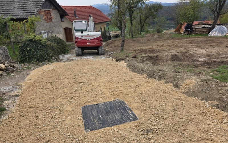 V Občini Mirna Peč z začetkom jeseni nadaljujejo dela na Hmeljčarski gori nad Hmeljčičem na vodovodu Višinska cona sever