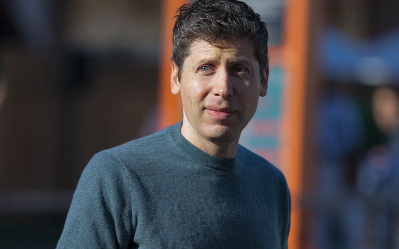 Sam Altman, prvi mož OpenAI, je postal eden najvplivnejših ljudi tehnološkega sveta, zdaj pa je njeg