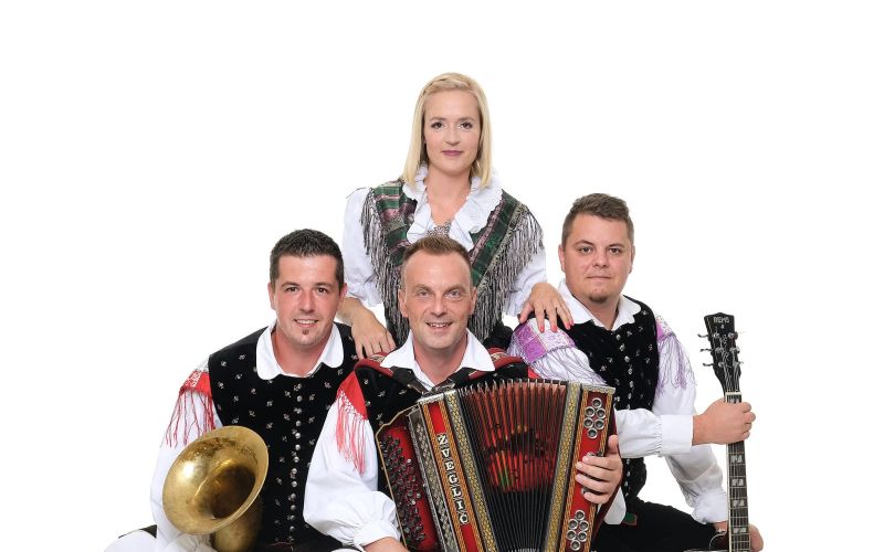 Ansambel Simona Gajška ob 25-letnici razkril recept za fanta, ki je pravi